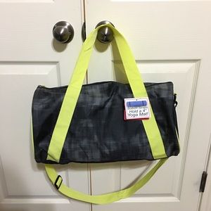 NWT Gym duffel bag w/ yoga mat holder